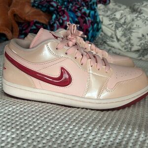 Nike Valentine’s Day Jordan’s (9.5W)